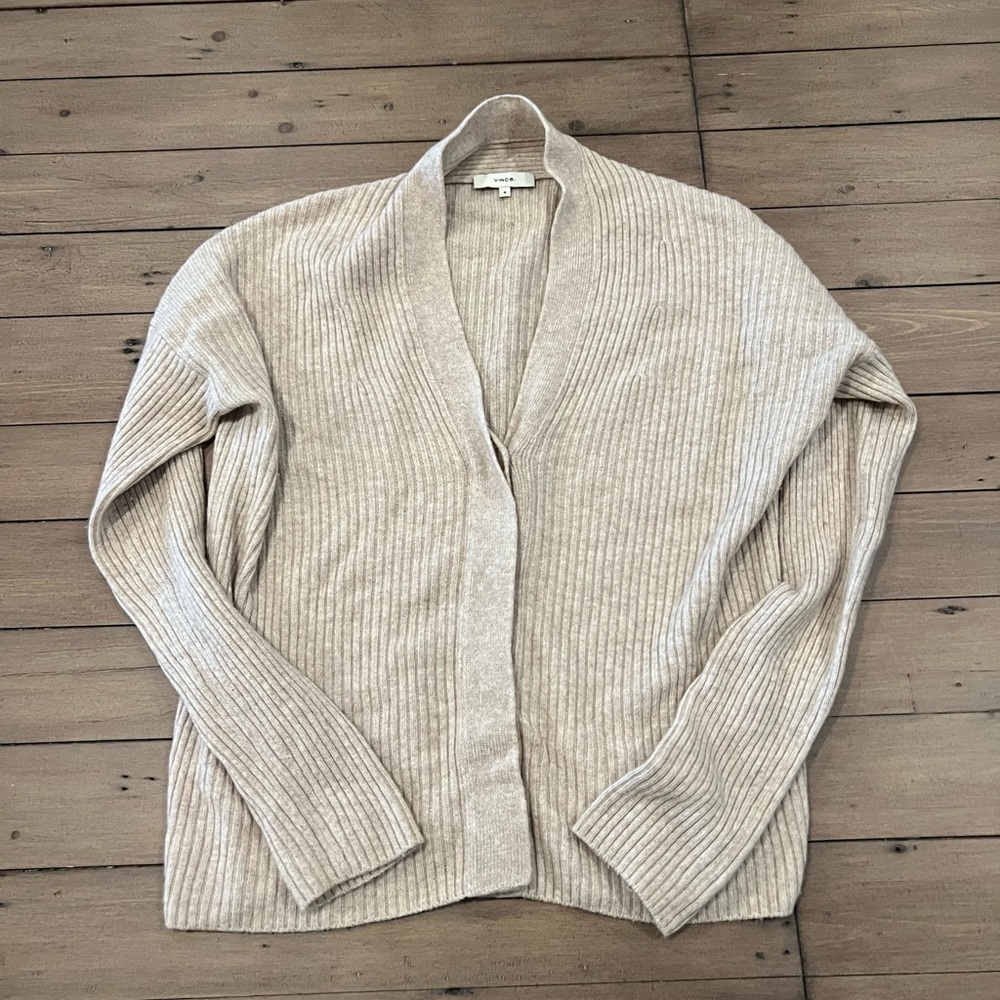 super soft wool cashmere hidden button Vince cardigan beige size M